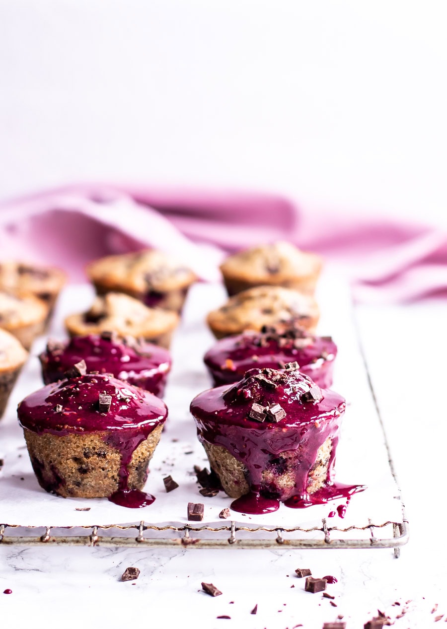 Brombærmuffins med chokolade