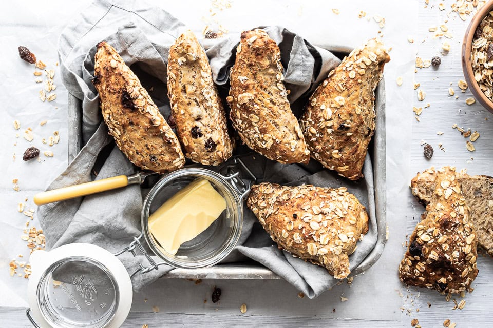 Koldhævede mysliboller - lækkert morgenbrød