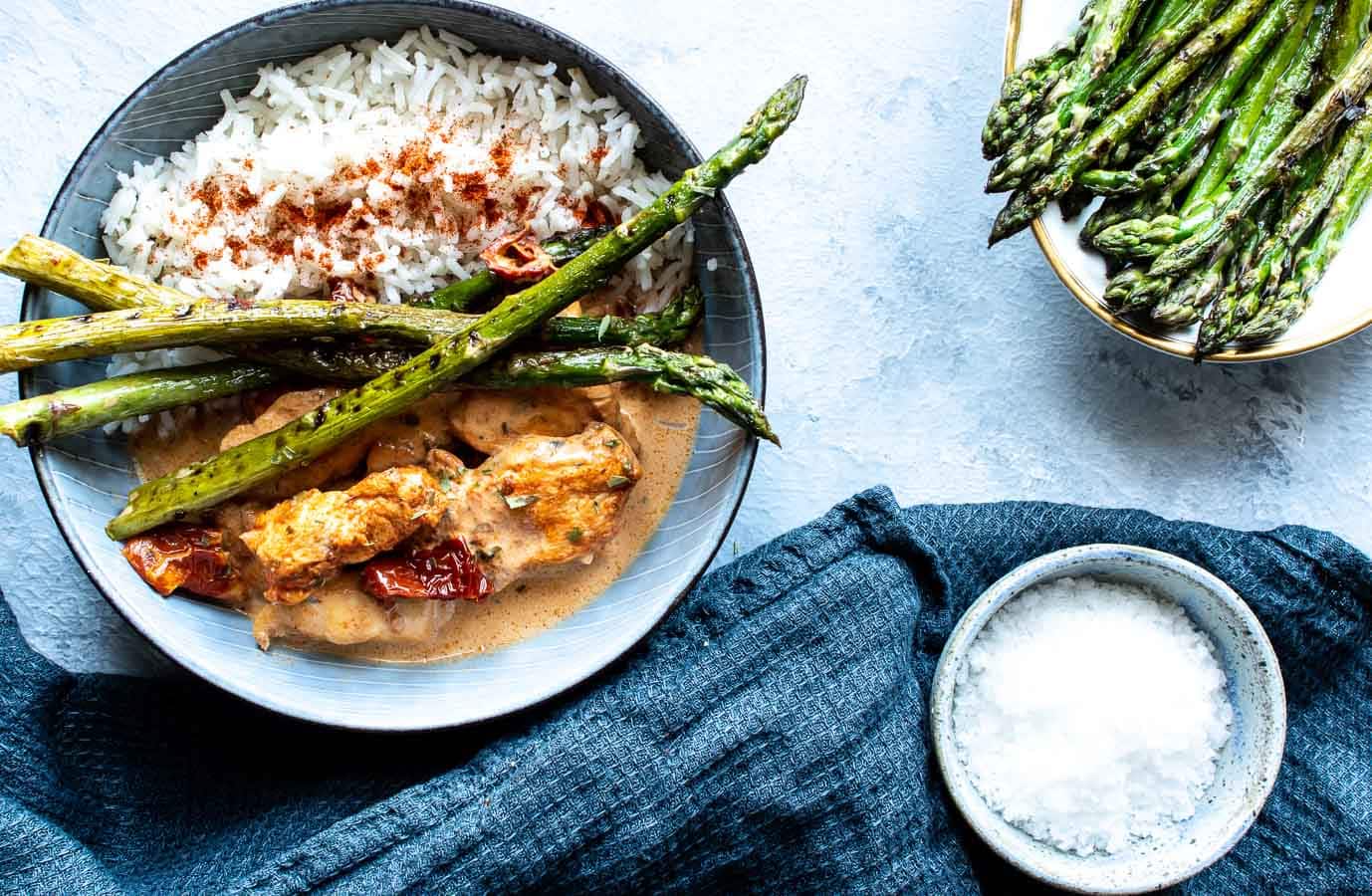 Kylling i paprika-flødesovs - hurtig aftensmad med kylling