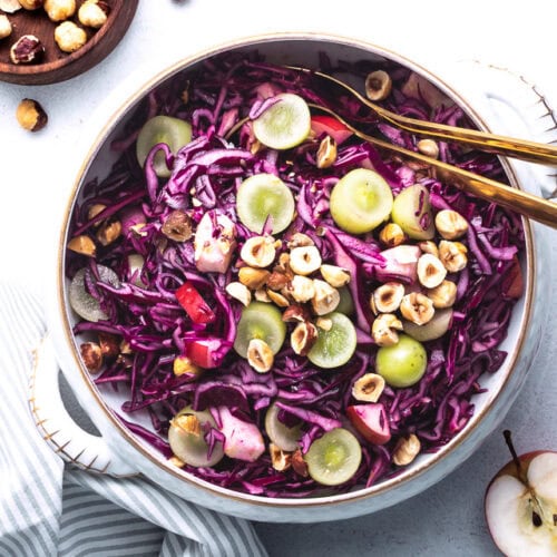 Rødkålssalat med æbler og skøn kanel-krydderdressing