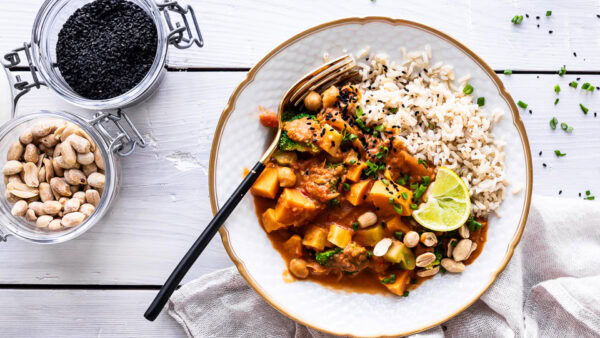 Vegetar one-pot-curry med søde kartofler