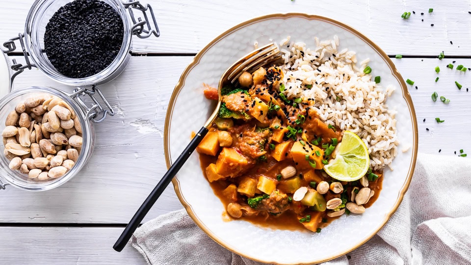 Vegetar one-pot-curry med søde kartofler