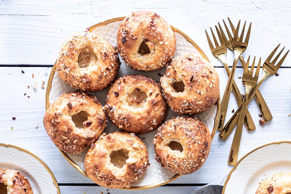 Åbne fastelavnsboller med marcipanremonce