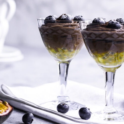 Chokolademousse med appelsin og passionsfrugt