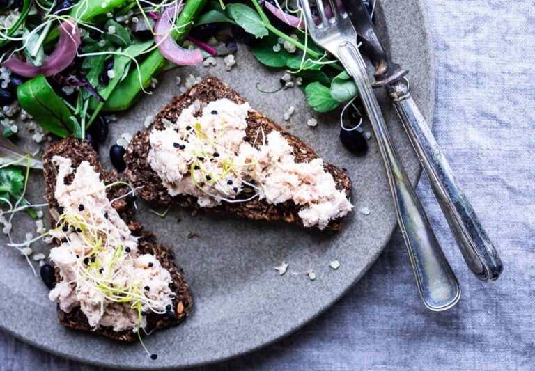 Tunmousse med smør og creme fraiche