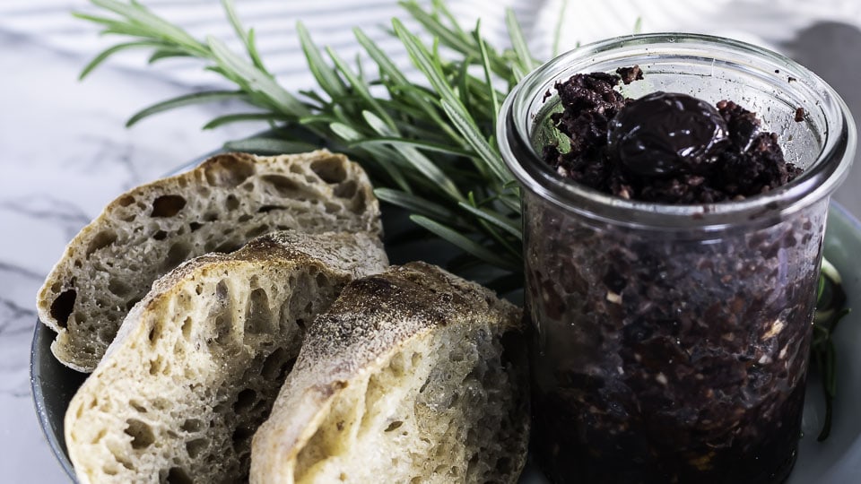 Oliventapenade med parmesan