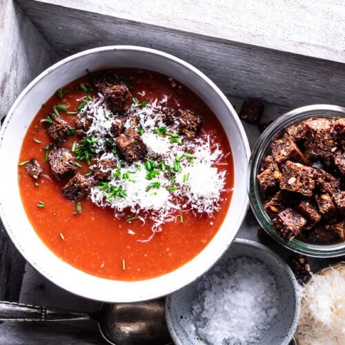 Thaisuppe med kylling og kokosmælk - tom kha gai