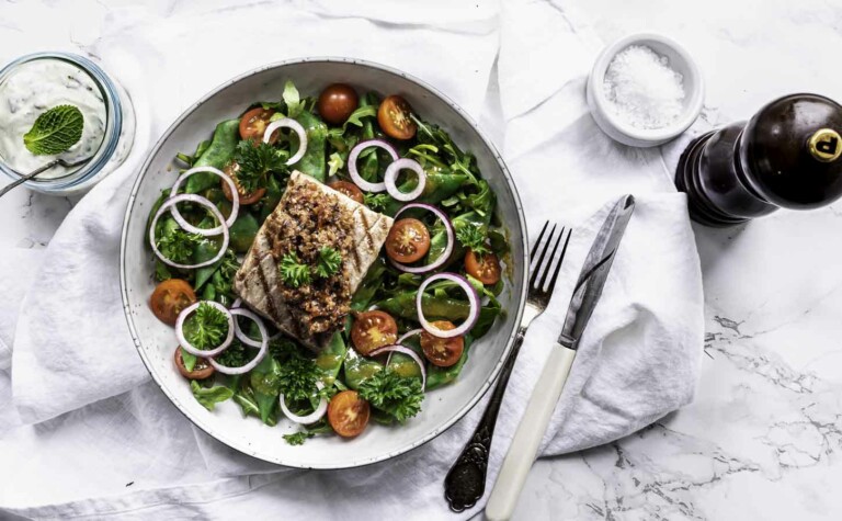 Tunbøf med kapers, oliven og tomat - tunsteak