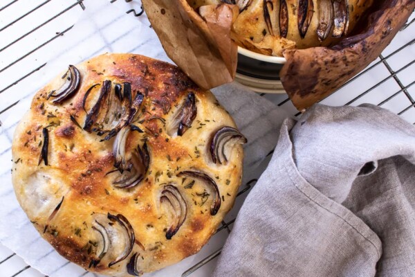 Focacia med løg - saftigt, italiensk madbrød