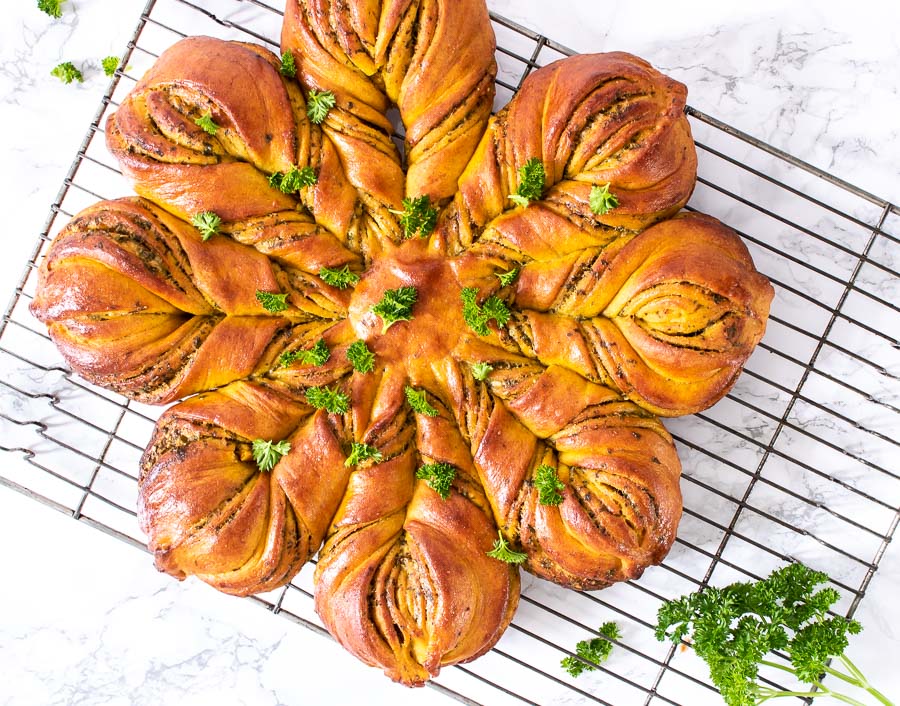 Græskarbrød - fint stjernebrød med persillepesto