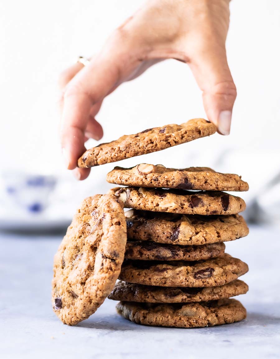 Småkager med chokolade og nødder