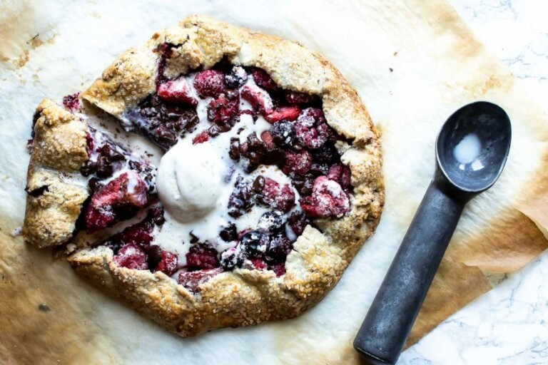 Galette med bær og chokolade - lækker sommerdessert