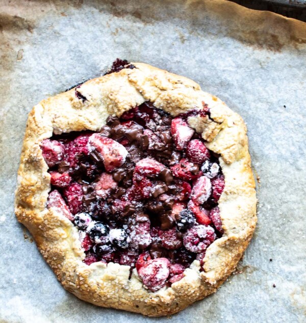 Galette med bær og chokolade - lækker sommerdessert