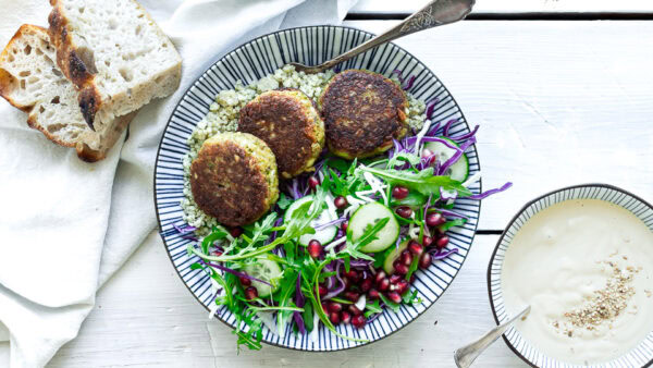 Vegetarfrikadeller med kikærter og halloumi - hurtige vegetardeller