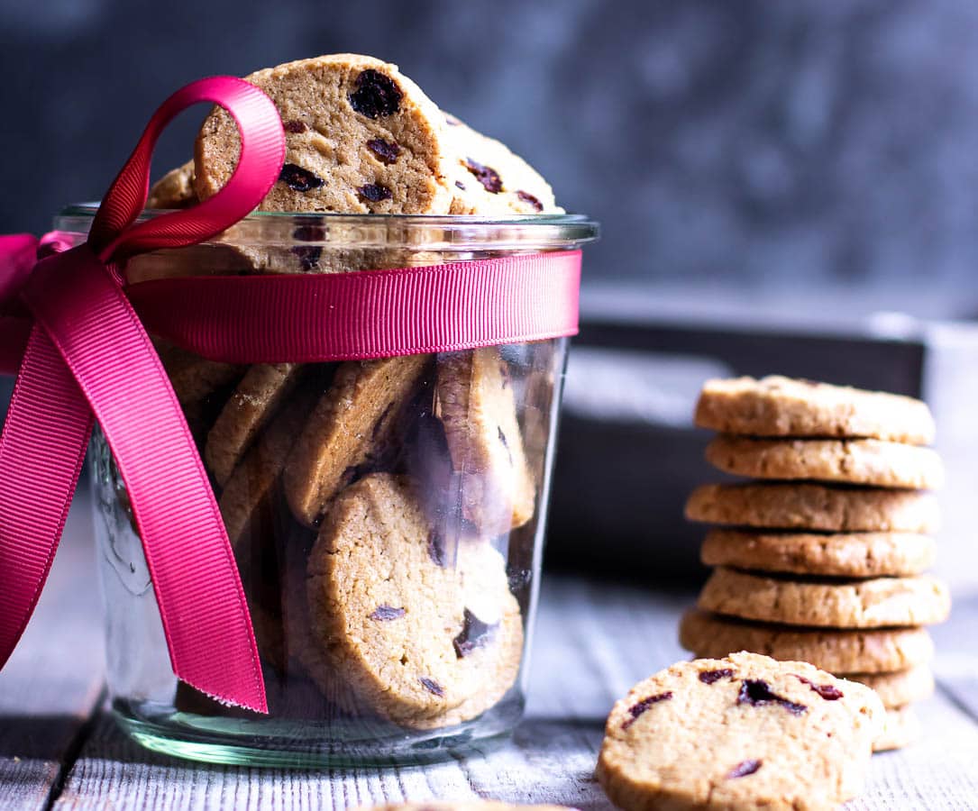 Lakridssmåkager cookies med lakrids og tranebær