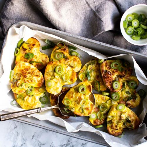 Æggemuffins med røget laks - æg til brunch