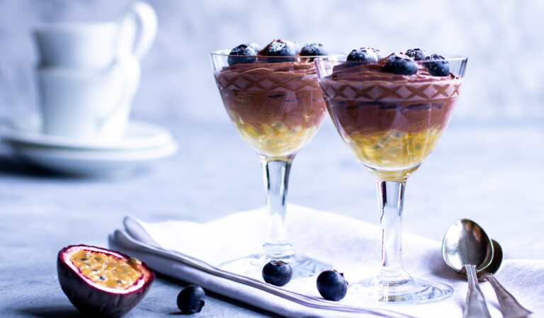 Chokolademousse med appelsin og passionsfrugt