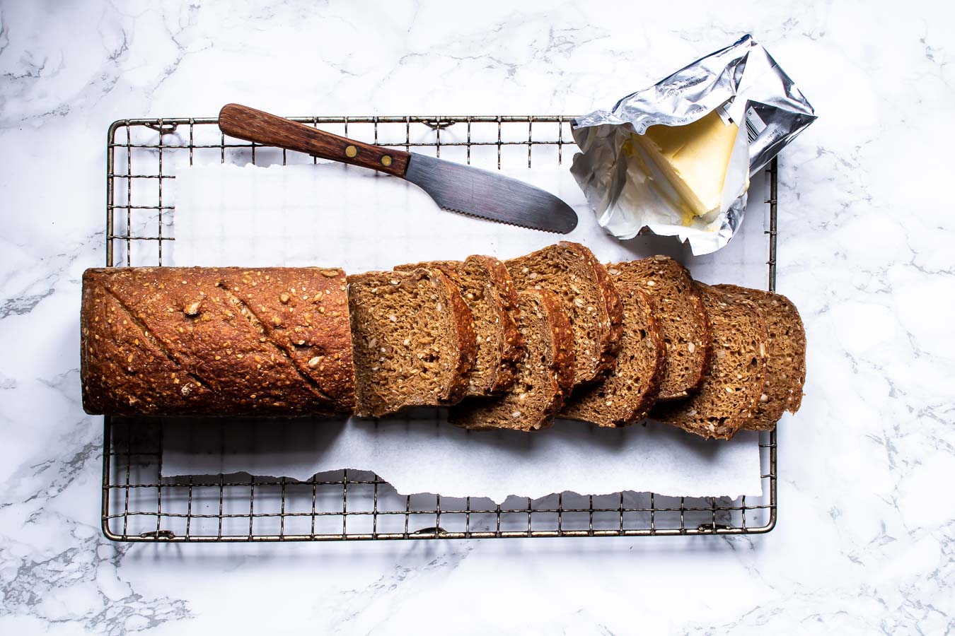 Skoldet grahamsbrød med solsikke og sesam