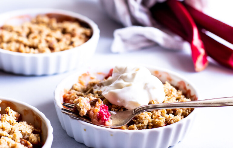 Rabarbercrumble verdens bedste med ingefær og appelsin