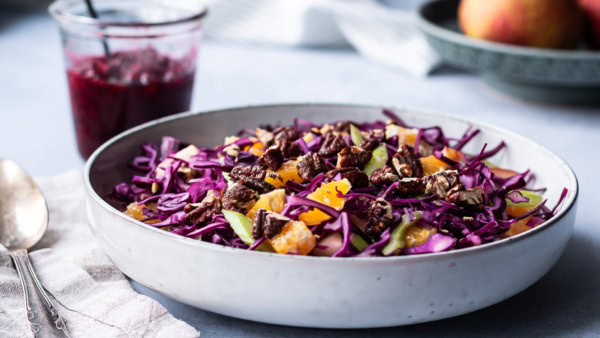 Rødkålssalat med tyttebærdressing