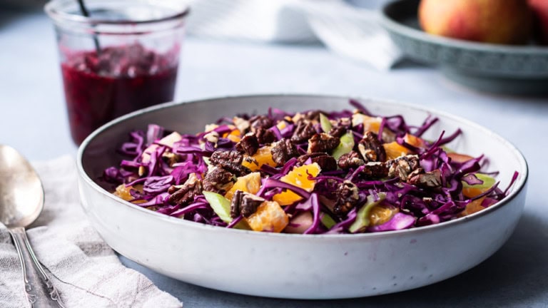 Rødkålssalat med tyttebærdressing