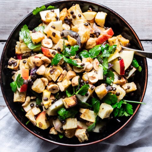 Salat med bagt knoldselleri og æbler