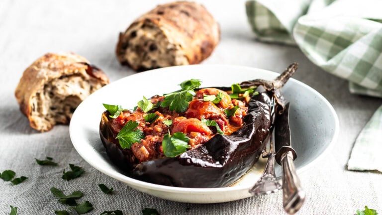 Imam bayildi - fyldte auberginer på tyrkisk