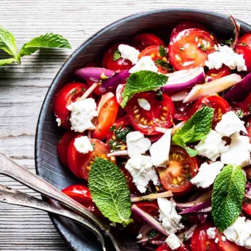 Tomatsalat med feta og mynte