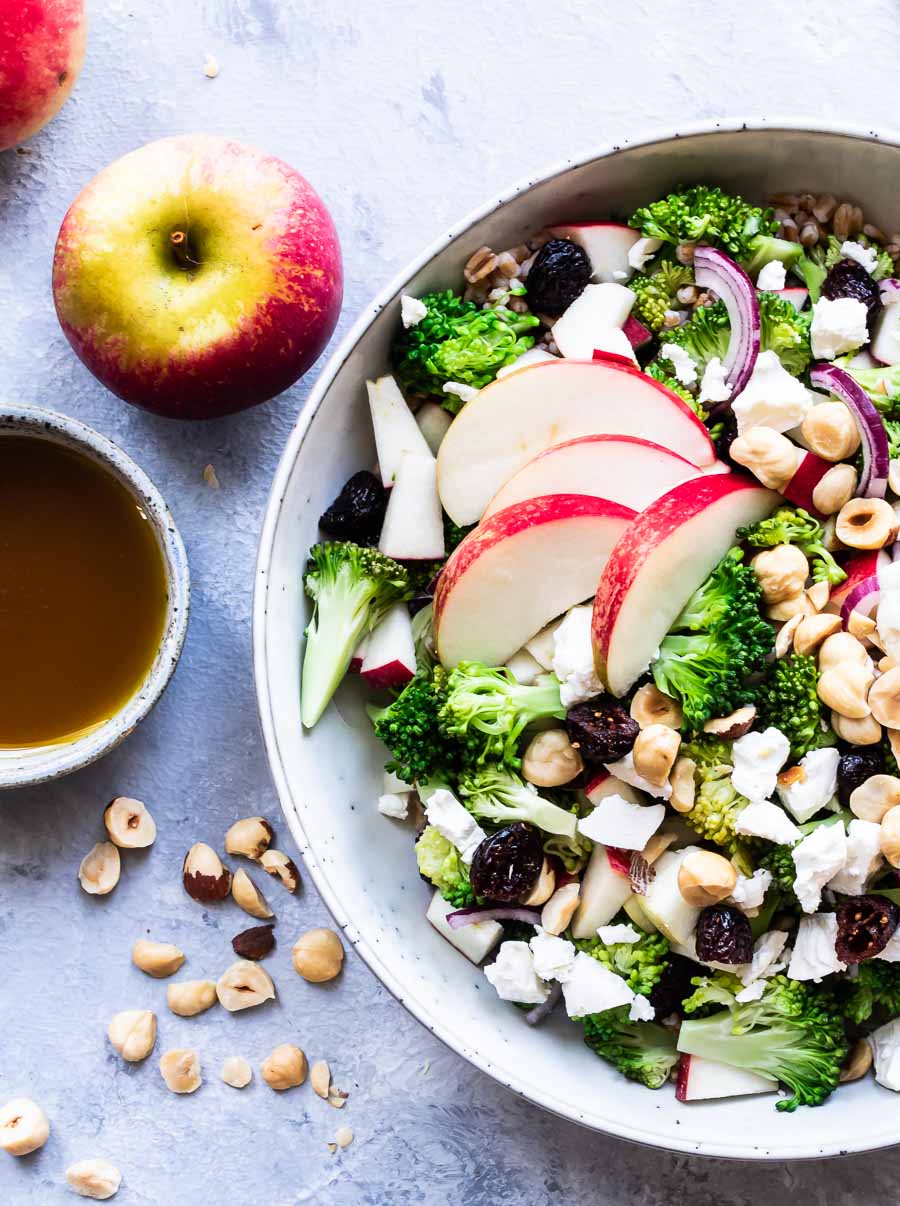 Broccolisalat med æble - vegetarisk broccolisalat