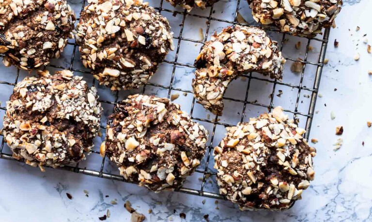 Rugbrødssnack med tranebær og nødder