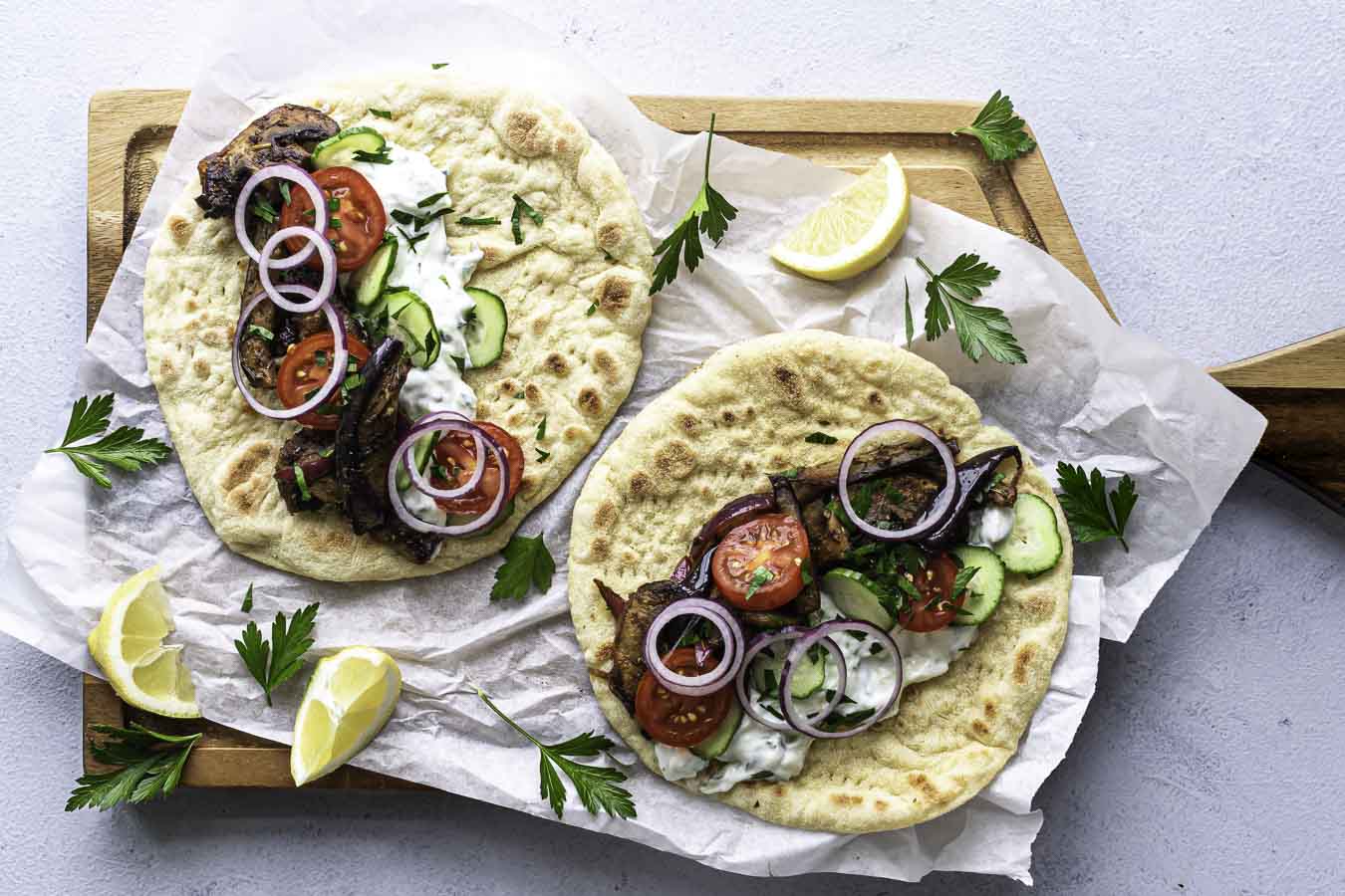 Vegetarisk gyros med aubergine og svampe