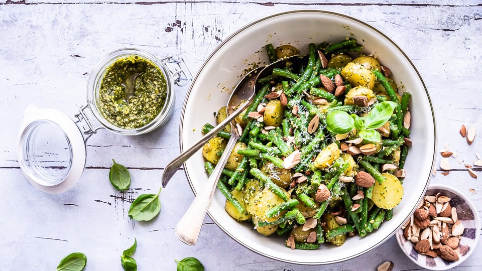 Kold kartoffelsalat med pesto og grønne bønner