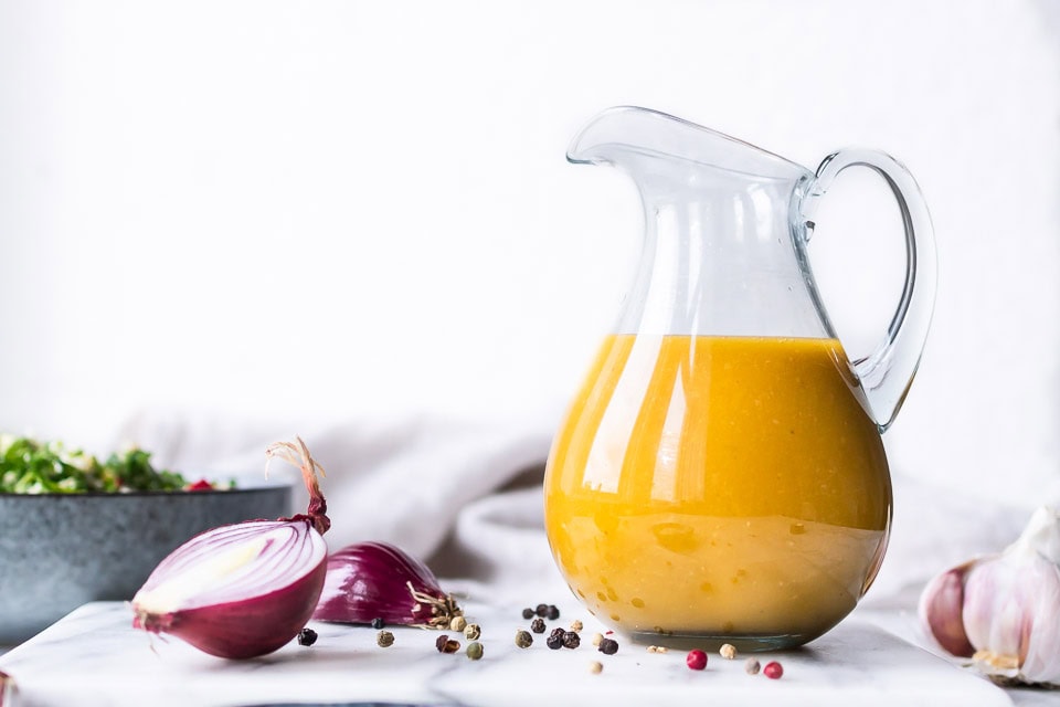Olie-eddike dressing til salat – verdens bedste dressing!