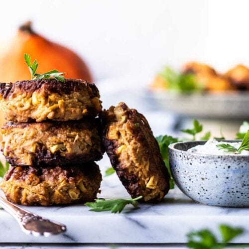 Græskarfrikadeller med majs og fetacreme