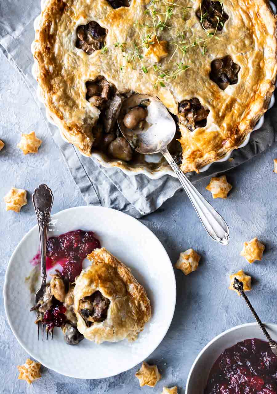 Vegetarisk pie med champignons og kastanjer