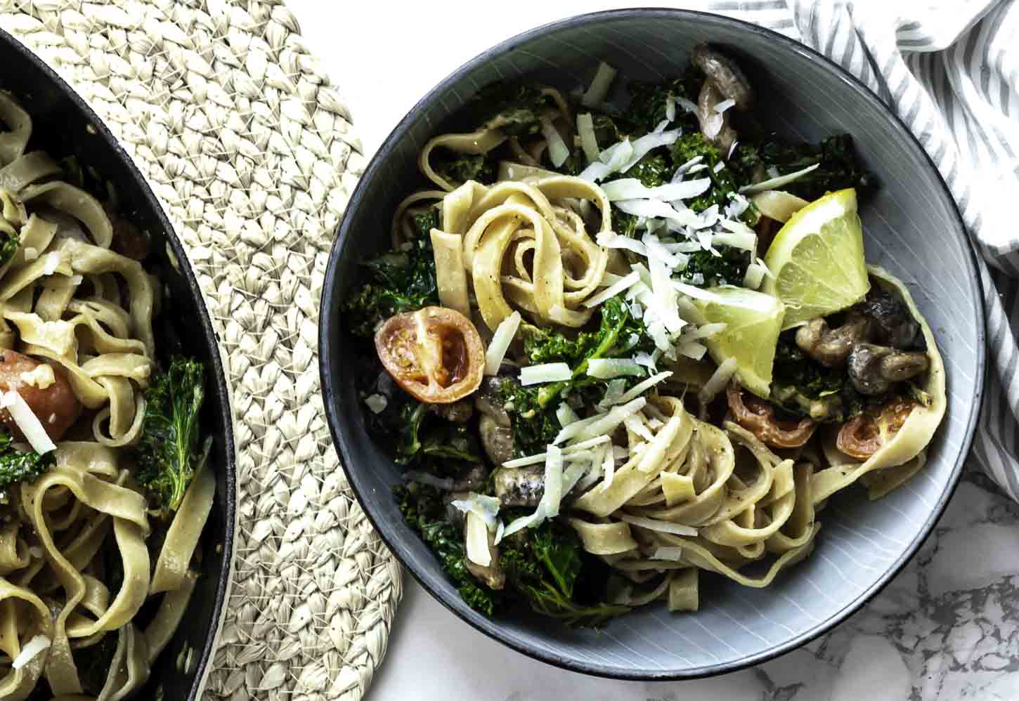 Pasta med grønkål og svampe