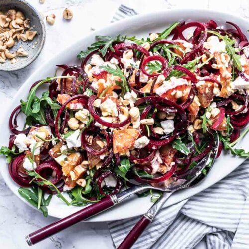 Rå rødbedesalat med rucola, appelsin og feta