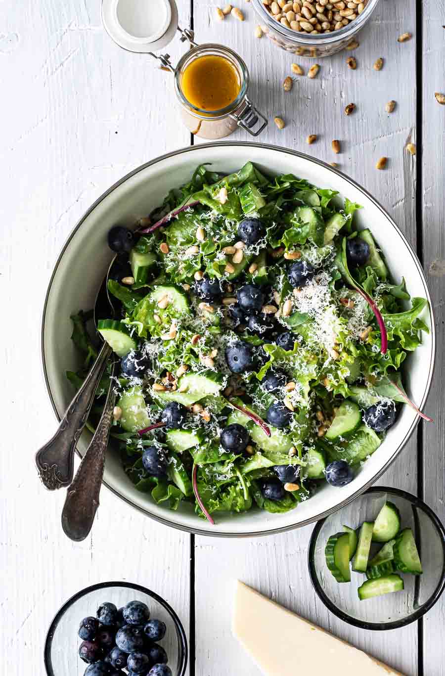 Simpel grøn salat med vinaigrette
