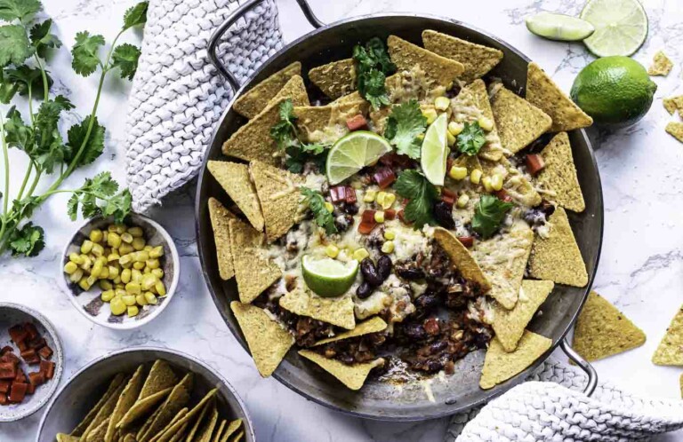 Vegetar nachos med bønner og ost