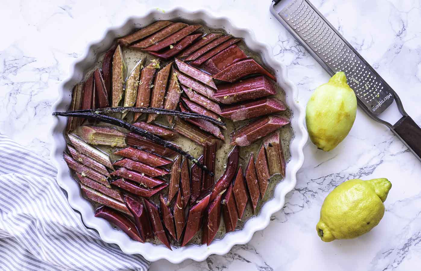 Bagte rabarber til dessert, salat, morgen og aften