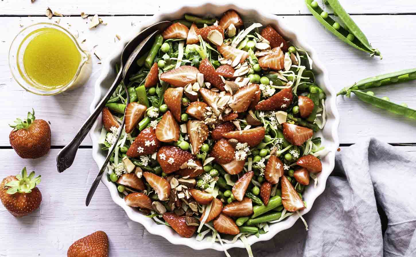 Jordbærsalat med hyldeblomstdressing