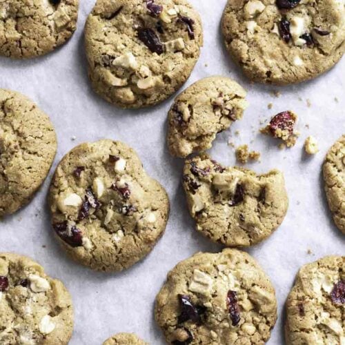 Cookies med hvid chokolade, tranebær og cashews