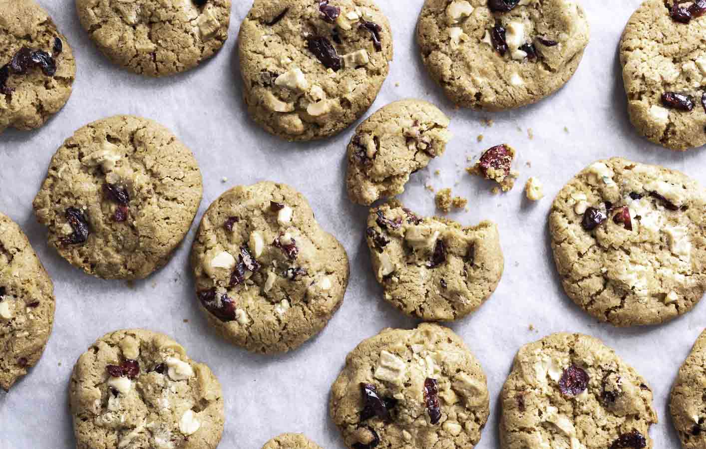 Cookies med hvid chokolade, tranebær og cashews