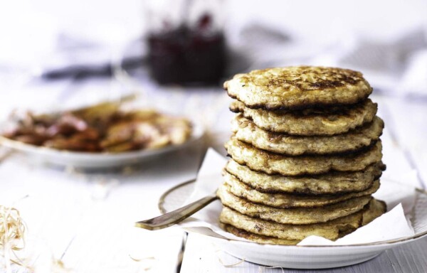 Klatkager af risengrød med kanelstegte æbler