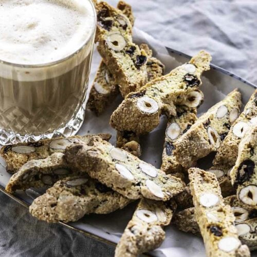 Biscotti med tørrede frugter og nødder