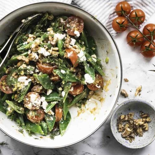 Nem grøn bønnesalat med feta, tomater og dild