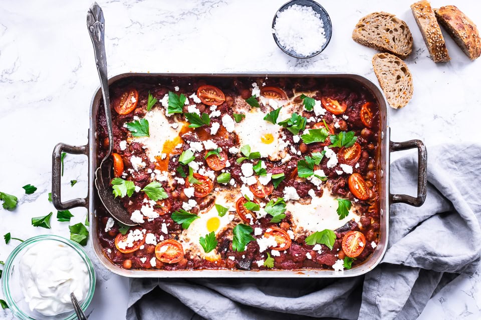 Shakshuka i ovn med aubergine og harissa