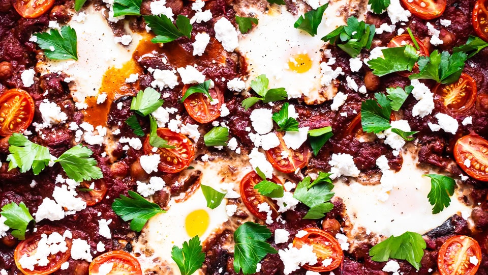 Shakshuka i ovn med aubergine og harissa