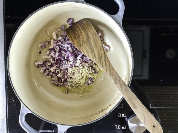 Vegetarisk pasta med ratatouille proces