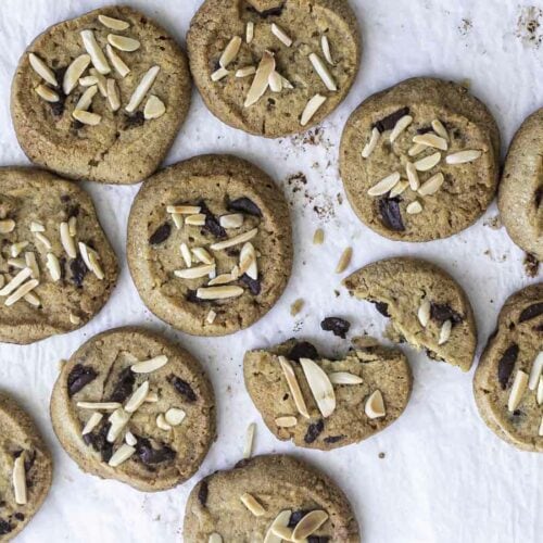 Cookies med marcipan og chokolade